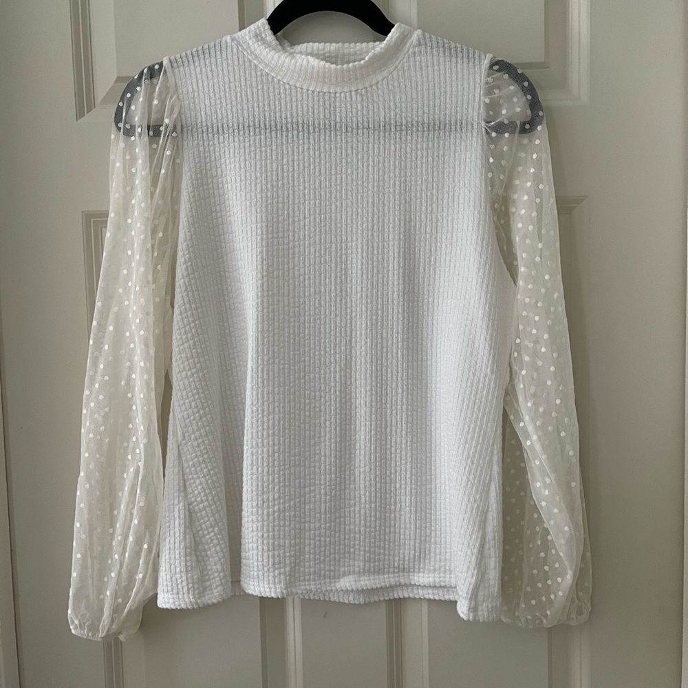 Women’s Pleione white shirt/blouse w/sheer polka dot sleeves & textured body L